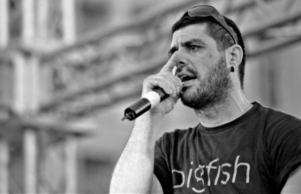 Παύλος Φύσσας: Ο άνθρωπος που πήρε ολόκληρο τον κόσμο στα δύο του χέρια και έριξε τη Χρυσή Αυγή