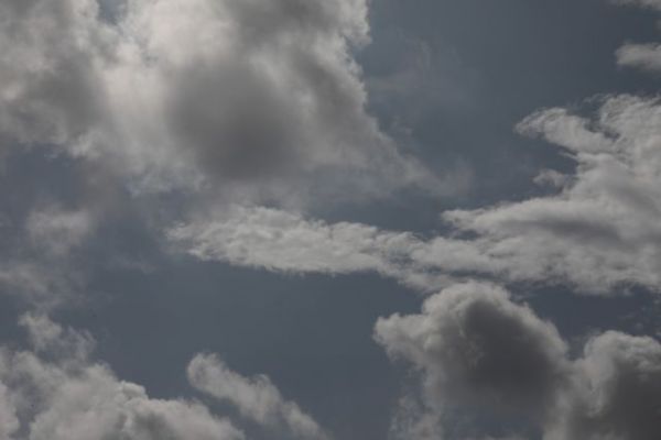 Άστατος ο καιρός την Τετάρτη – Έρχονται βροχές, παραμένει η αφρικανική σκόνη