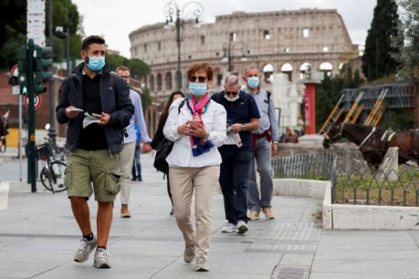 Ρώμη: Υποχρεωτική χρήση μάσκας σε όλους τους ανοιχτούς χώρους