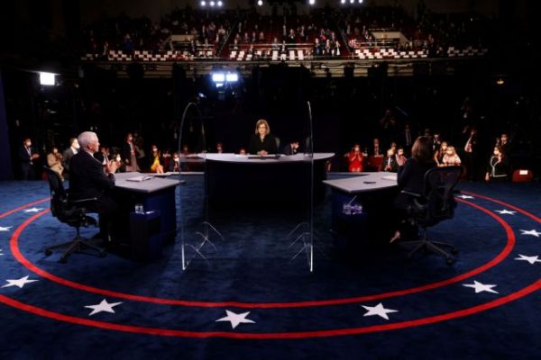 Debate Αμερικανών αντιπροέδρων : Ο Πενς «επιτέθηκε» στην Καμάλα Χάρις επειδή κριτίκαρε τους χειρισμούς του Τραμπ