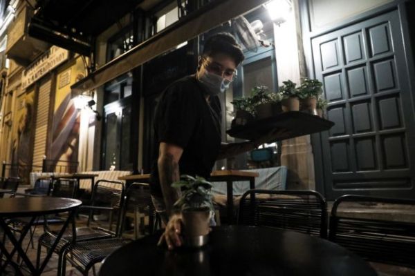 Κοροναϊός: Φόβοι για λουκέτα και απολύσεις στην εστίαση