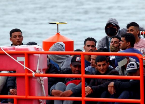 Ισπανία : Πάνω από 1.000 πρόσφυγες έφτασαν στα Κανάρια Νησιά