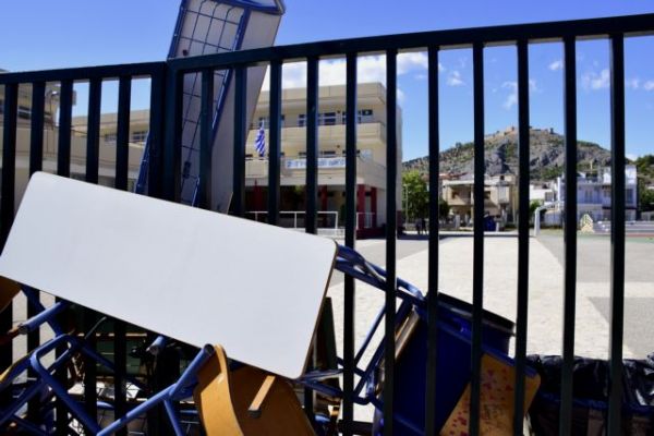 Πάτρα: Εκτός εαυτού πατέρας επιτέθηκε σε μαθητές σε υπό κατάληψη σχολείο
