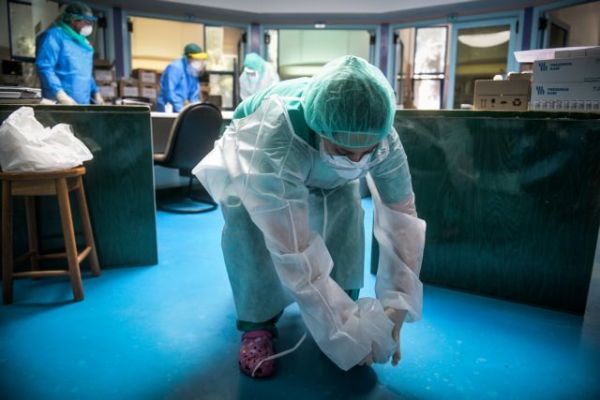 Κοροναϊός : Μεγαλώνει η λίστα των νεκρών στη Ελλάδα – Εξι θάνατοι μέσα σε λίγες ώρες