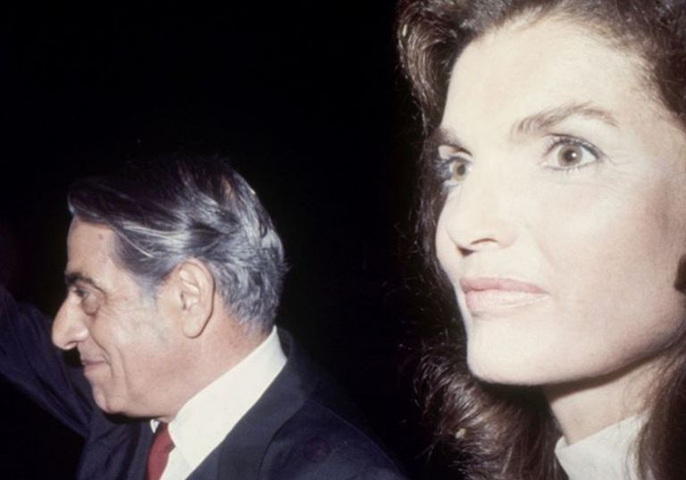 Τζάκι και Αριστοτέλης Ωνάσης για πικ-νικ : H σπάνια vintage φωτογραφία