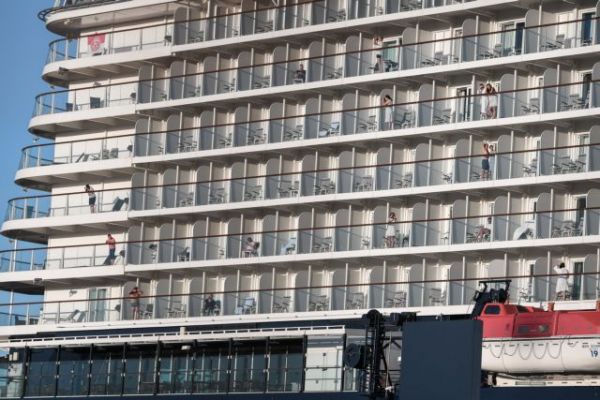 Κοροναϊός: Συναγερμός στην Κρήτη – Έδεσε άρον άρον κρουαζιερόπλοιο με θετικό εργαζόμενο