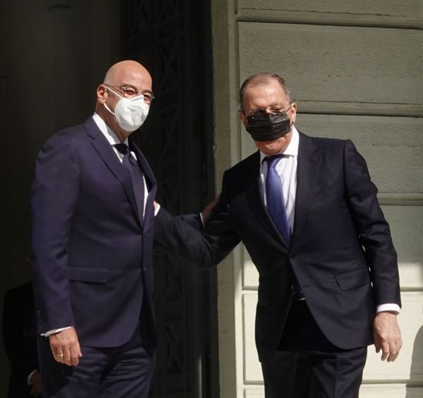 Lavrov in Athens urges Greek-Turkish talks, defends Athens’ legal right to extend territorial waters