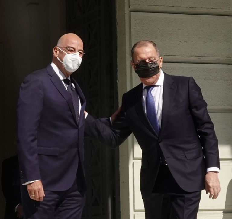 Lavrov in Athens urges Greek-Turkish talks, defends Athens’ legal right to extend territorial waters