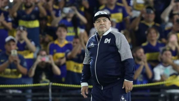 Σε προληπτική καραντίνα ο Μαραντόνα