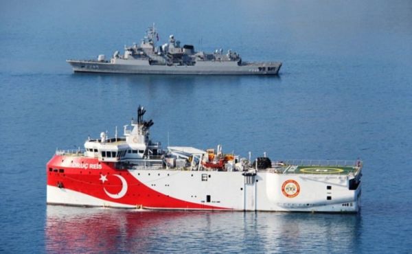 Oruc Reis : Με κλειστούς πομπούς πλέει προς το Καστελλόριζο το τουρκικό πλοίο