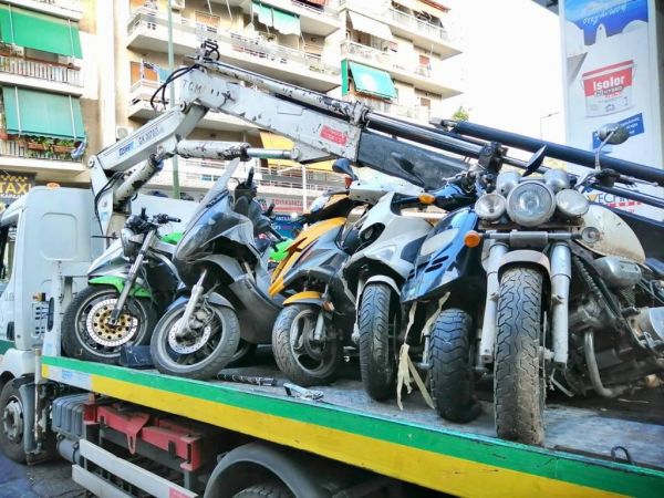 Δήμος Αθηναίων : Απομάκρυνε 2.300 εγκαταλελειμμένα οχήματα σε ένα χρόνο