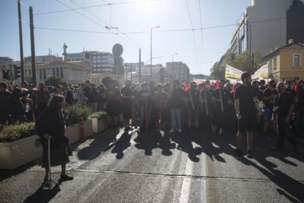 Απεργία ΑΔΕΔΥ : Επεισόδια στο κέντρο της Αθήνας