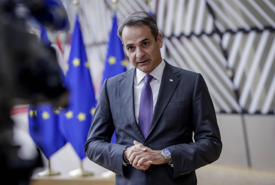 Mitsotakis proposes arms embargo on Turkey, EU partners settle on admonitions