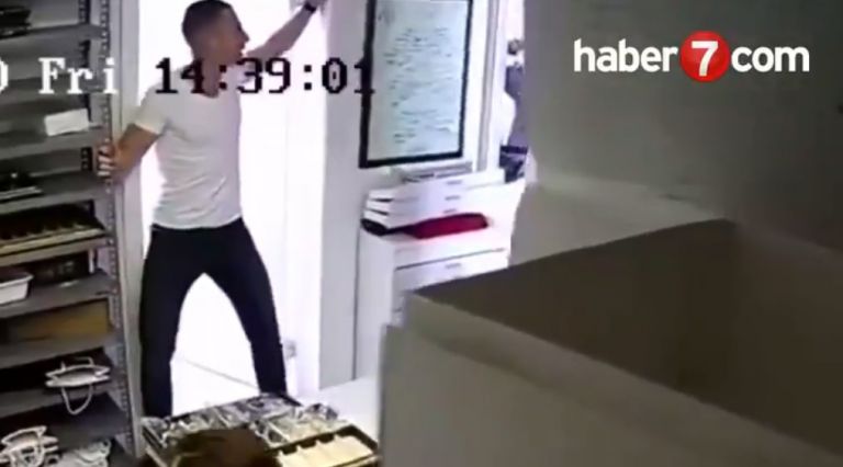 Σεισμός : Συγκλονιστικά βίντεο με ανθρώπους που τρέχουν να σωθούν στη Σμύρνη