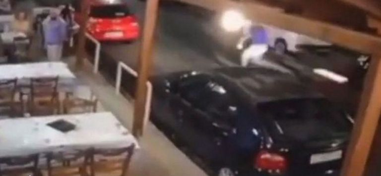 Τροχαίο – σοκ: Οδηγός μηχανής παρέσυρε σερβιτόρο – Χαροπαλεύουν και οι δύο