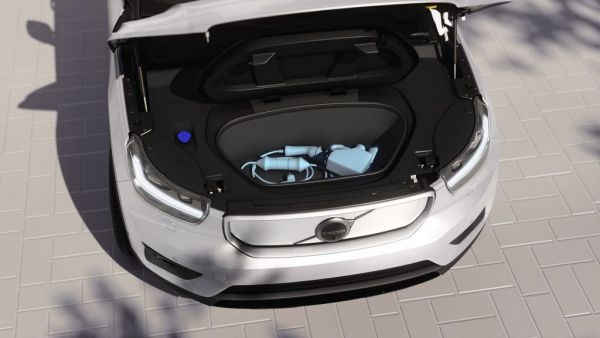 Νέο μικρότερο ηλεκτρικό SUV στα σχέδια της Volvo