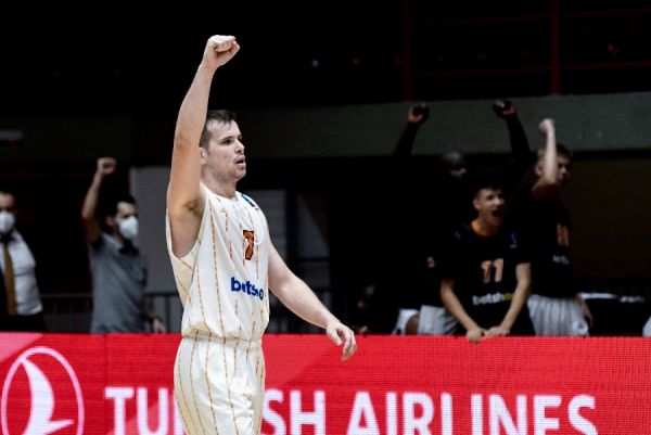 Θετικός στον κοροναϊό ο Αγραβάνης