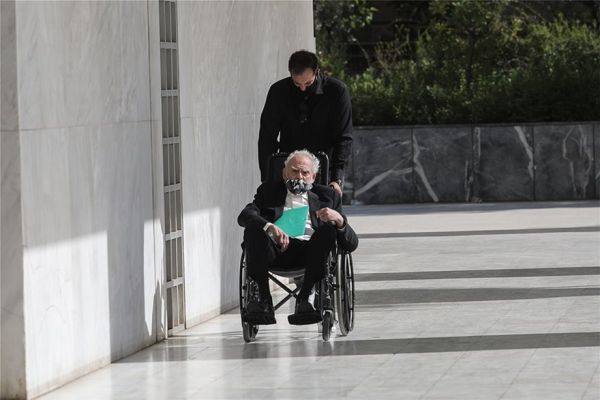 Άκης Τσοχατζόπουλος : Στον Άρειο Πάγο σε αναπηρικό καροτσάκι