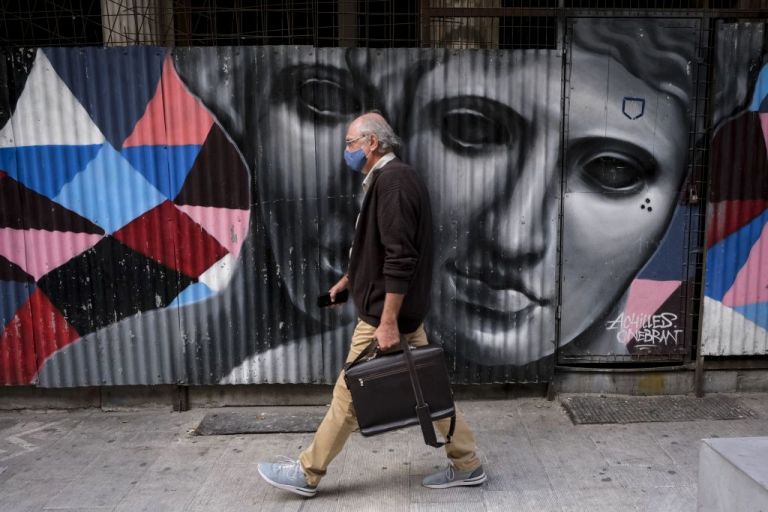 Κοροναϊός : «Παγωμάρα» από την έκρηξη κρουσμάτων – Τι θα γίνει με εστίαση και απαγόρευση μετακινήσεων