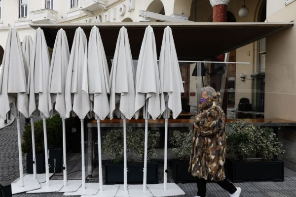 Κοροναϊός : Καταργούνται τα τέσσερα χρωματικά επίπεδα – Σε δύο ζώνες η Ελλάδα