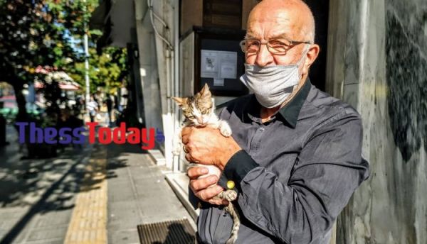Θεσσαλονίκη : Αυτός είναι ο τετράποδος «θαυμαστής» της Κατερίνας Σακελλαροπούλου