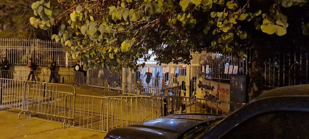 Δέσμη μέτρων από την κυβέρνηση για τις ουρές στην Υπηρεσία Ασύλου