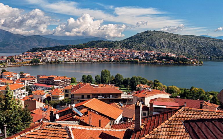 Κοροναϊός : Lockdown στην Καστοριά, στο «πορτοκαλί» Θεσσαλονίκη, Βοιωτία, Λάρισα και Σέρρες