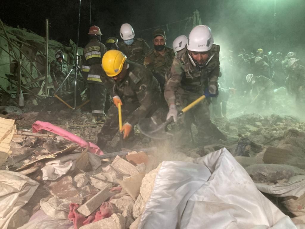 Πυραυλική επίθεση στην καρδιά του Αζερμπαϊτζάν : Εικόνες φρίκης με τουλάχιστον 12 νεκρούς