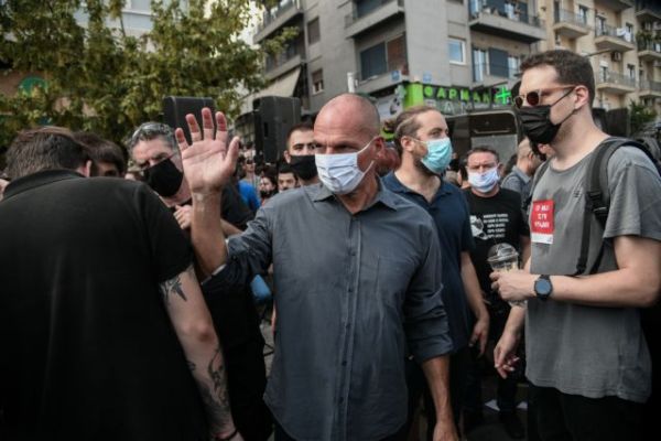 ΕΔΕ για τον αστυνομικό που εξύβρισε τον Βαρουφάκη στο Εφετείο