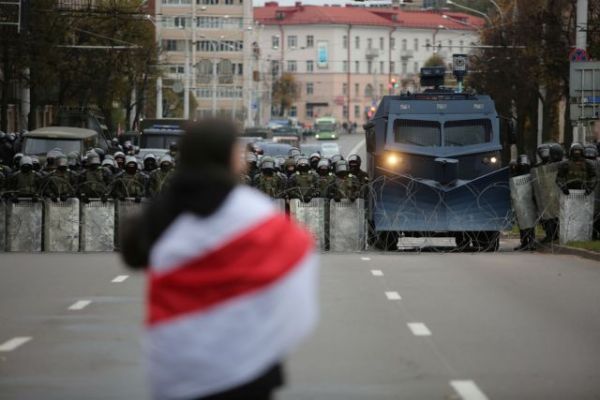 Λευκορωσία : Διαδηλωτές κατήγγειλαν ότι δέχτηκαν πυρά από αστυνομικούς