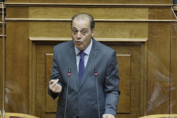 Βελόπουλος : Έλληνες και Ελληνίδες να εκπαιδευτούν στα όπλα