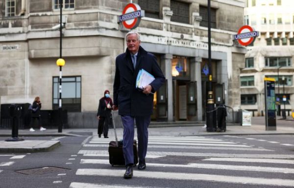 Brexit : Ρήτρα κυρώσεων προς το Λονδίνο ζητούν οι 27 στις εμπορικές διαπραγματεύσεις