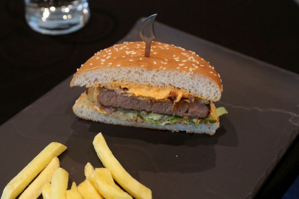 Σαουδική Αραβία : Fast food μετονομάζει μπέργκερ από «Τούρκικο» σε «Ελληνικό»