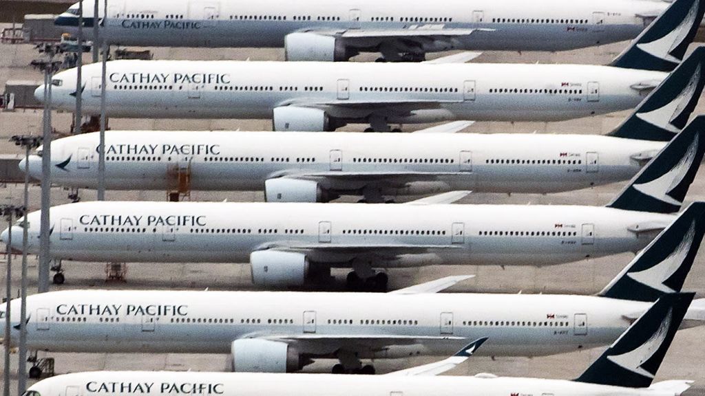 Νέο σοκ από τον κοροναϊό : Απολύει 5.900 εργαζόμενους η αεροπορική Cathay Pacific