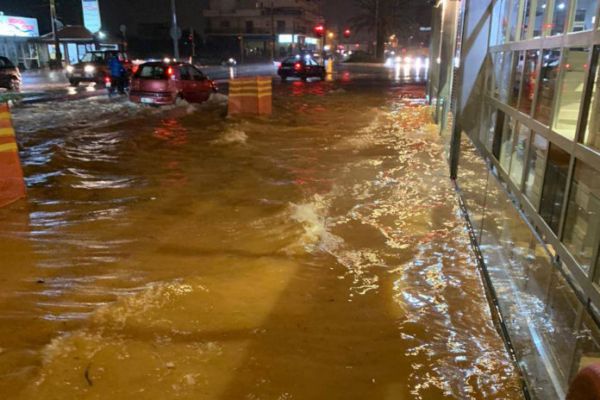 Κατακλυσμός στα Χανιά : Πλημμύρες, ζημιές και κατολισθήσεις – Εγκλωβισμοί και πρόβλημα με επιβατική πτήση