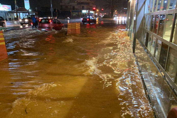 Κατακλυσμός στα Χανιά : Πλημμύρες, ζημιές και κατολισθήσεις - Εγκλωβισμοί και πρόβλημα με επιβατική πτήση