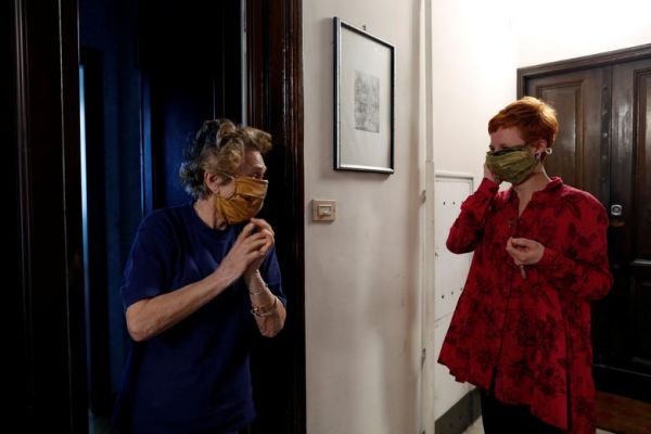 Ιταλία – κοροναϊός : Με όριο… καλεσμένων στα σπίτια τα νέα μέτρα