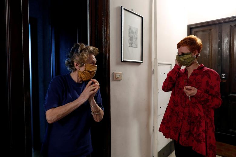 Ιταλία – κοροναϊός : Με όριο… καλεσμένων στα σπίτια τα νέα μέτρα