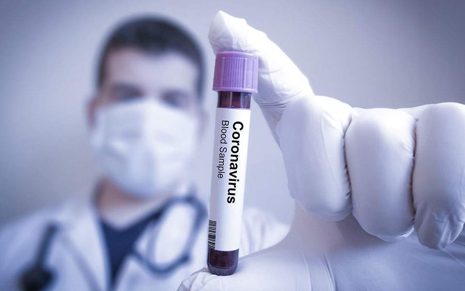 Κοροναϊός : Δύο εθελοντές εξηγούν γιατί δέχθηκαν να μολυνθούν με τον ιό