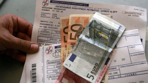 ΔΕΗ : Εκπτώσεις στα τιμολόγια και δωρεάν πάγιο – Από πότε ισχύουν