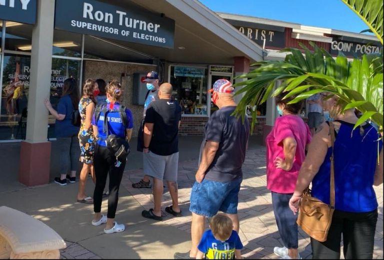 Εκλογές στις ΗΠΑ : Πάνω από 30 εκατ. έχουν ψηφίσει – Ουρές έξω από εκλογικά κέντρα στη Φλόριντα