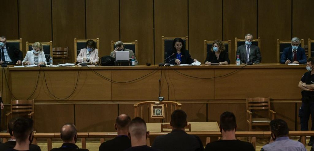 Τρεις δικαστές