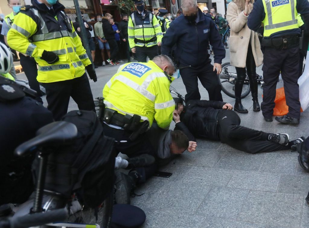 Ιρλανδία – Κοροναϊός : Συλλήψεις διαδηλωτών κατά των μέτρων για… παραβίαση των μέτρων