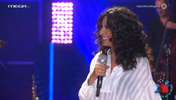 Η Ελευθερία Αρβανιτάκη μαγεύει ερμηνεύοντας το «Ζωή κλεμμένη» του Σταμάτη Σπανουδάκη