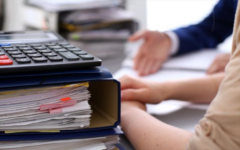 Εις υγείαν των κορόιδων