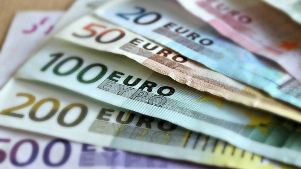 Πέτσας : Περισσότερα χρήματα για επιδόματα  – Ποιοι είναι οι τυχεροί»