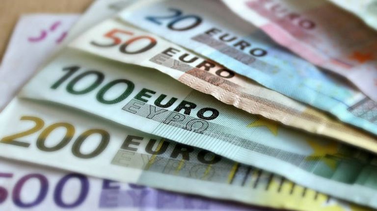 Πέτσας : Περισσότερα χρήματα για επιδόματα  – Ποιοι είναι οι τυχεροί»