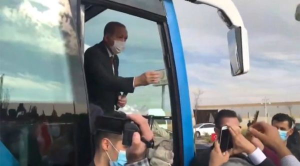 Τουρκία: Πολίτης διαμαρτυρήθηκε ότι δεν έχει να φάει και ο Ερντογάν του έδωσε… τσάι