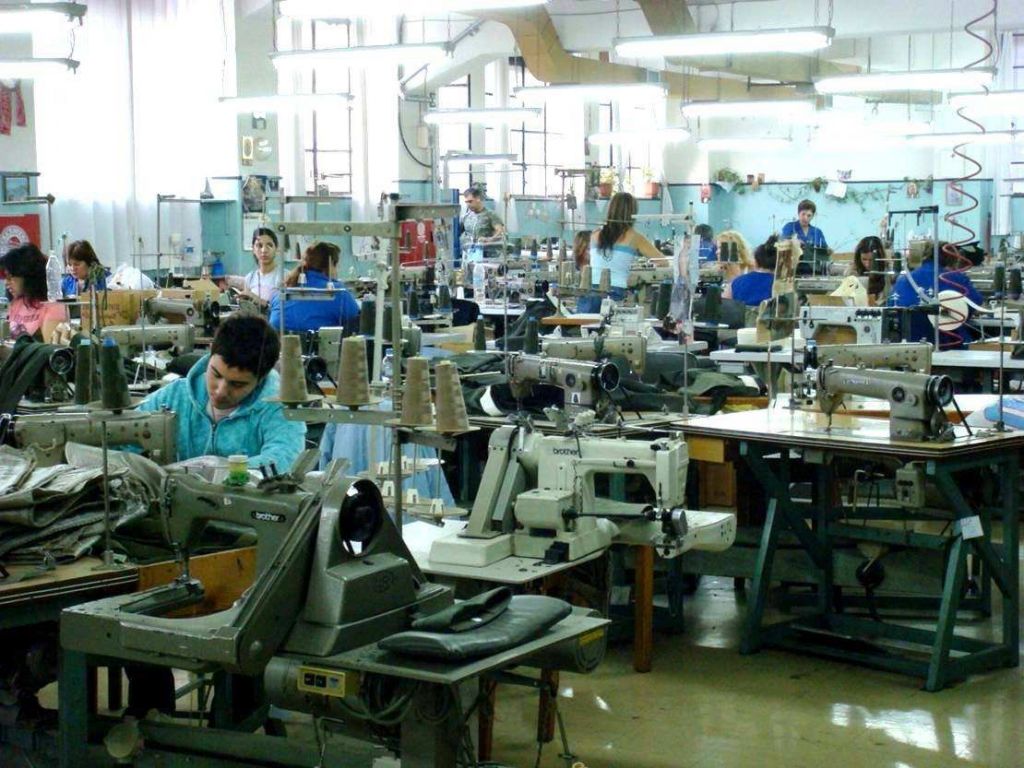 Στη μάχη κατά της πανδημίας το ΓΕΣ: Mε αυτόματη μηχανή παραγωγής μασκών εξοπλίζεται το 700 Στρατιωτικό Εργοστάσιο