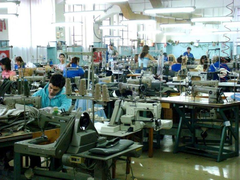 Στη μάχη κατά της πανδημίας το ΓΕΣ: Mε αυτόματη μηχανή παραγωγής μασκών εξοπλίζεται το 700 Στρατιωτικό Εργοστάσιο